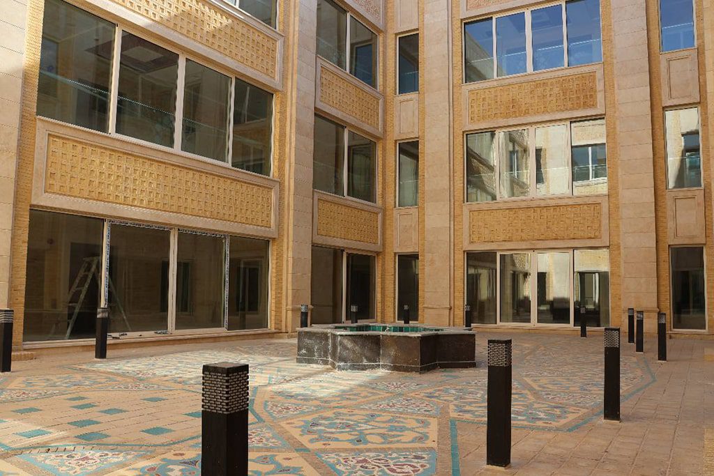 نمای بیرونی حوزه علمیه اصفهان