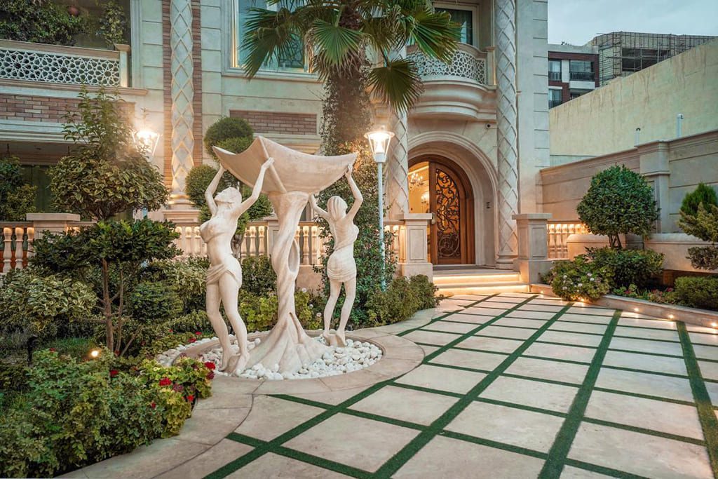 فضای بیرونی ساختمان شکوفه